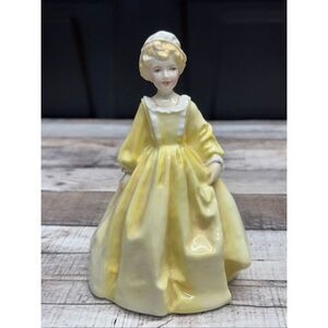 Royal Worcester Bone China Yellow Grandmother's Dress Figurine FG Doughty 3081
